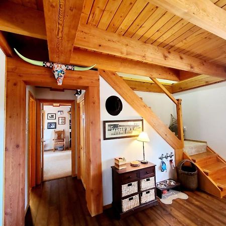 Blacktail Cabin Hideaway With Hot Tub Lakeside Exterior photo