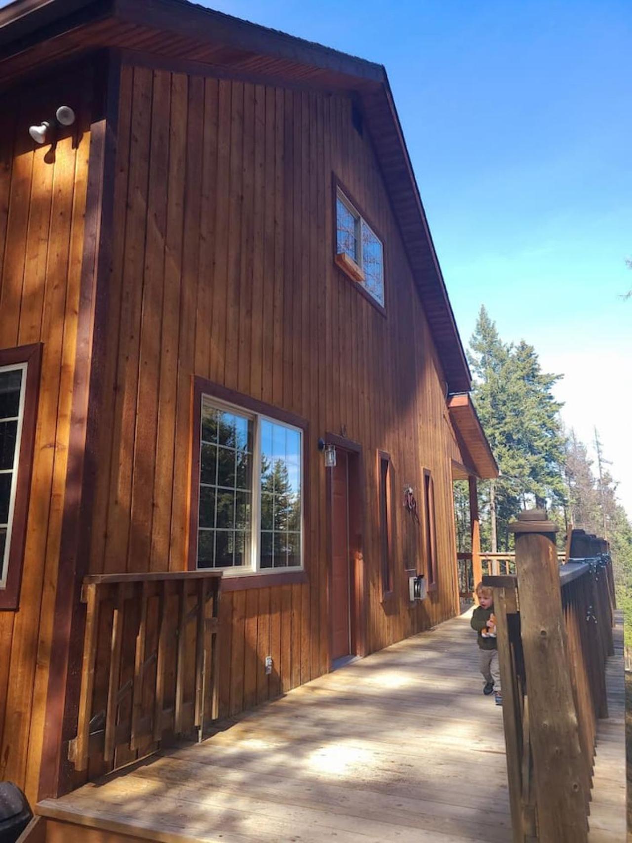 Blacktail Cabin Hideaway With Hot Tub Lakeside Exterior photo