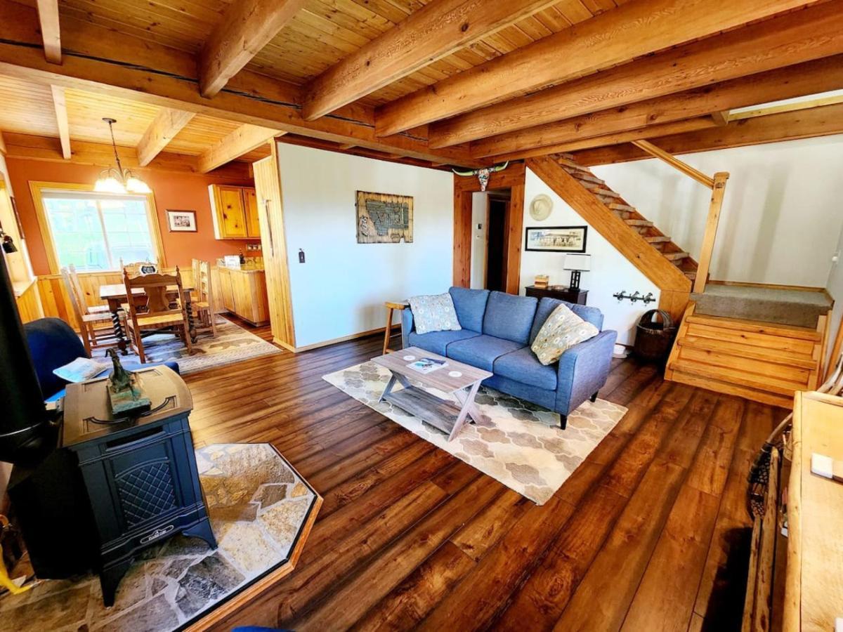 Blacktail Cabin Hideaway With Hot Tub Lakeside Exterior photo