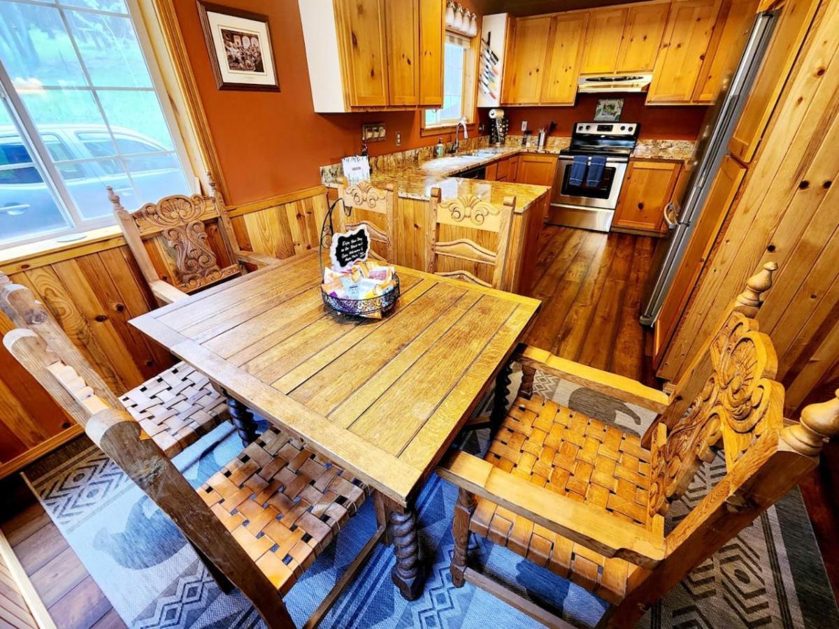 Blacktail Cabin Hideaway With Hot Tub Lakeside Exterior photo