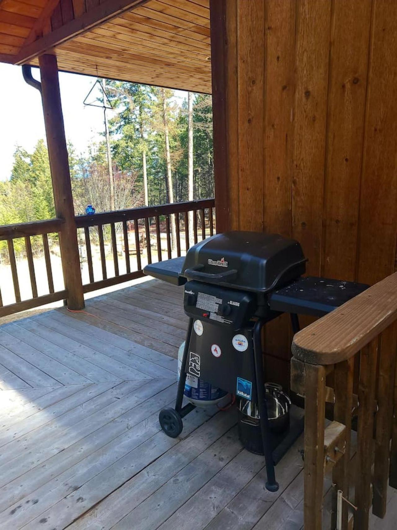 Blacktail Cabin Hideaway With Hot Tub Lakeside Exterior photo