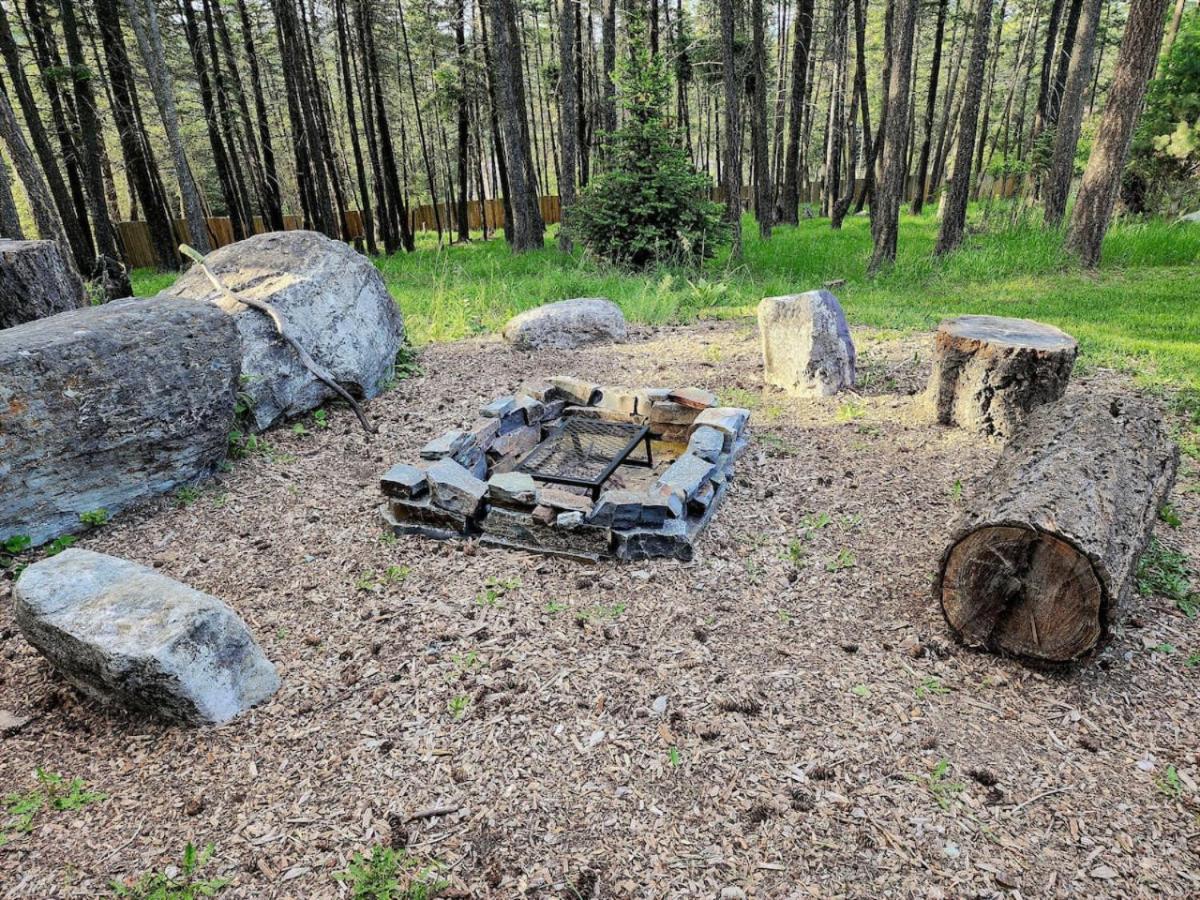 Blacktail Cabin Hideaway With Hot Tub Lakeside Exterior photo