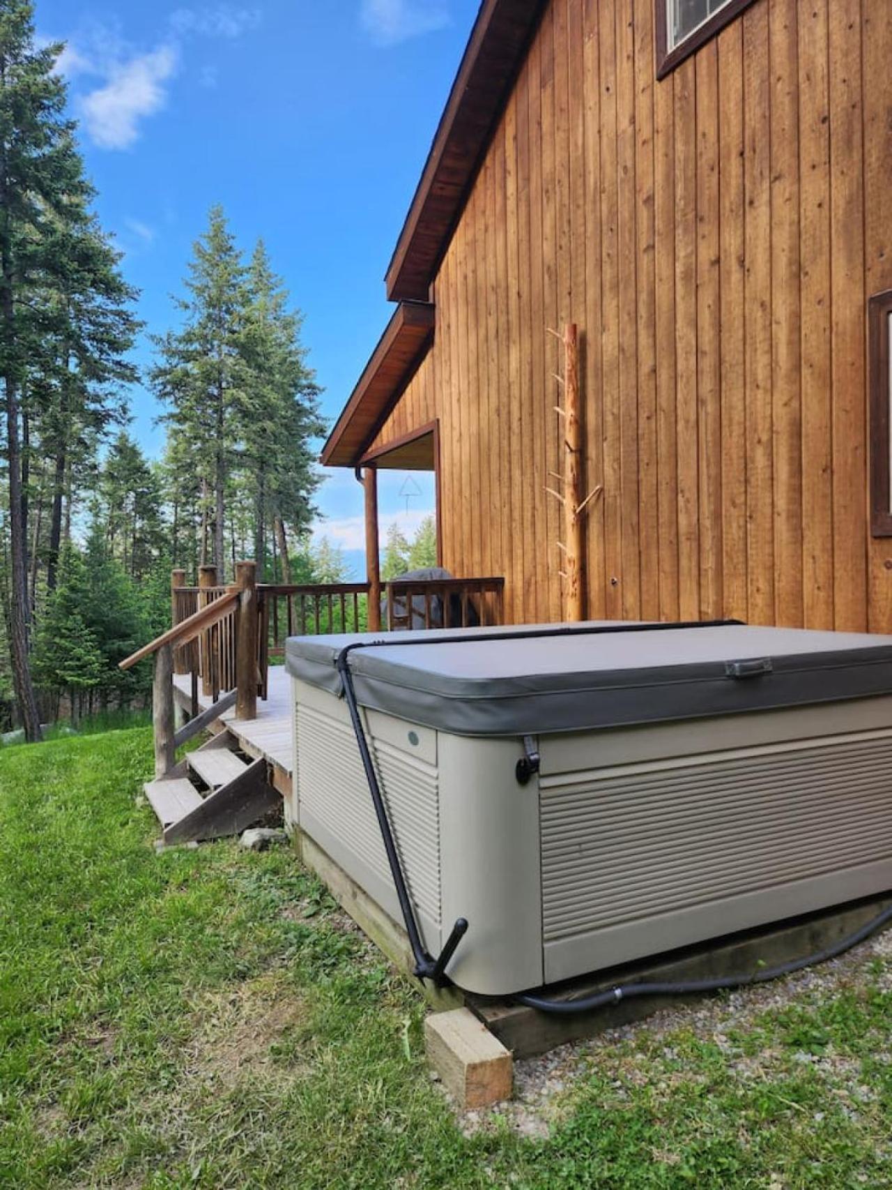 Blacktail Cabin Hideaway With Hot Tub Lakeside Exterior photo